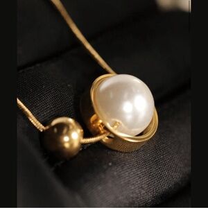 European Style 14k gold plated  Necklace With Shiny Faux Pearl Pendant